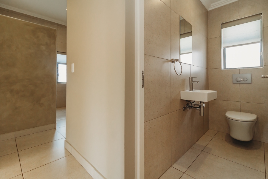 4 Bedroom Property for Sale in Kraaibosch Manor Western Cape